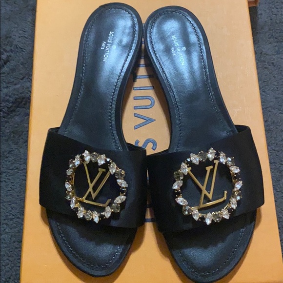 🌟LOUIS VUITTON🌟 CLASSIC SLIPPERS - Picture 5 of 11